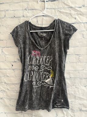 Disney Alice in Wonderland T Shirt Women’s size M
